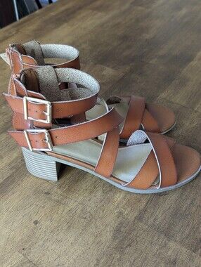 Women’s Strappy Block Heel Sandals in Brown. Material Girl Sz. 7